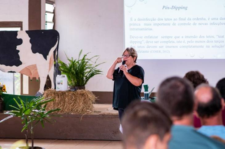 Associada da Unitec palestra sobre os benefícios da nanotecnologia na proteção pós-ordenha