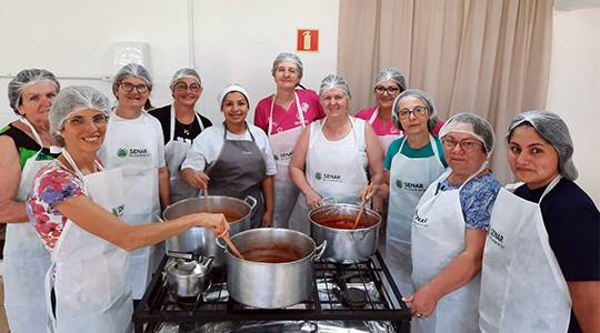 Produção artesanal de conservas de hortaliças proporciona alimentos saudáveis e geração de renda